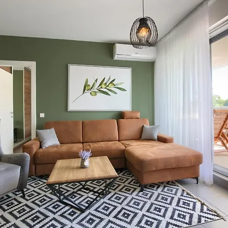Beautiful Two-bedroom Seaside In