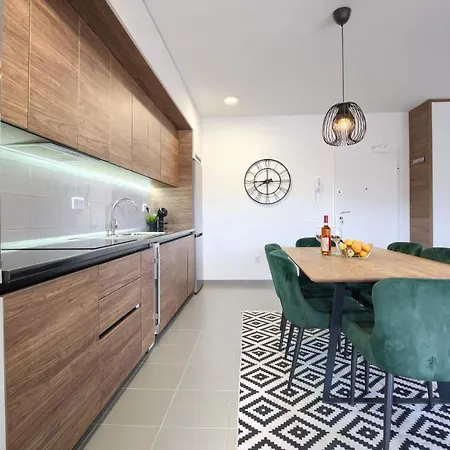 Appartement Beautiful Two-bedroom Seaside In