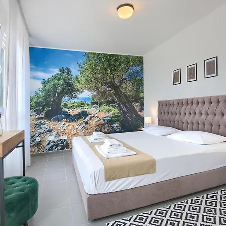 Beautiful Two-bedroom Seaside In