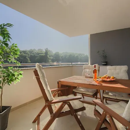 Appartement Beautiful Two-bedroom Seaside In