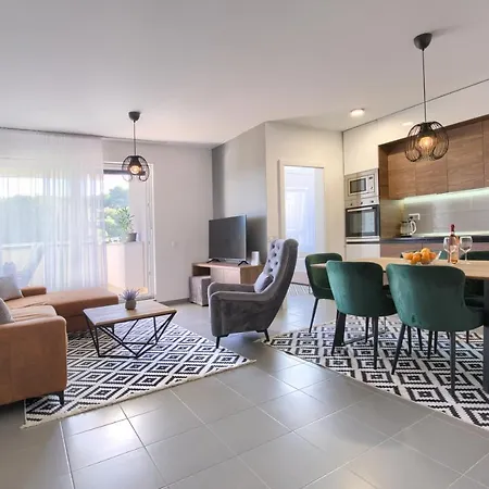 Apartment Beautiful Two-bedroom Seaside In