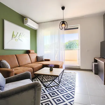 Apartment Beautiful Two-bedroom Seaside In Premantura