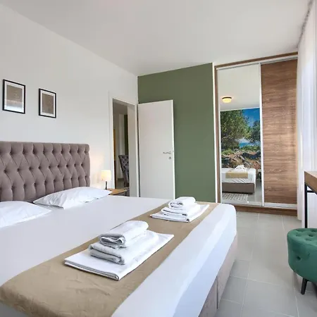 Beautiful Two-bedroom Seaside In Premantura