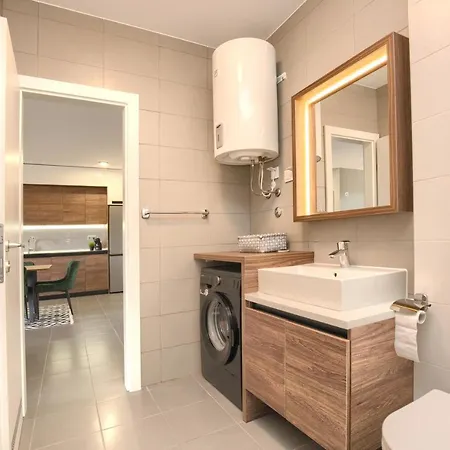 Beautiful Two-bedroom Seaside In Apartment