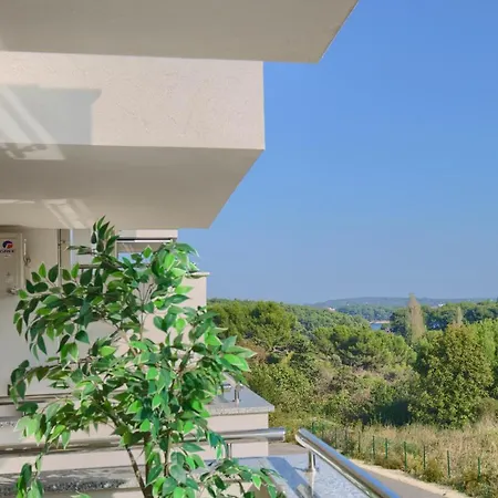 Beautiful Two-bedroom Seaside In * Premantura