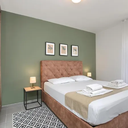 Beautiful Two-bedroom Seaside In Apartment Premantura