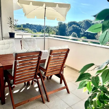 Apartment Beautiful Two-bedroom Seaside In